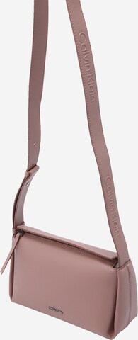 Calvin Klein Чанта с презрамки 'GRACIE' в лилав