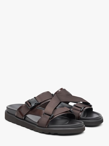 Estro Sandals '901-2' in Brown