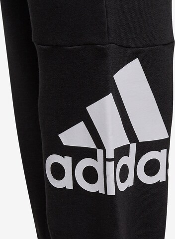 ADIDAS SPORTSWEAR Zwężany krój Spodnie sportowe 'Essentials French Terry' w kolorze czarny