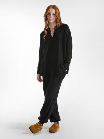 DEHA Slim fit Trousers in Black: front