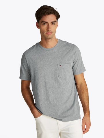 TOMMY HILFIGER Bluser & t-shirts 'ESSENTIAL' i grå: forside