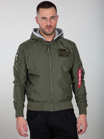 ALPHA INDUSTRIES - Ajuste regular Chaqueta de entretiempo en verde: frente