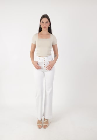 Elara Flared Jeans in Weiß