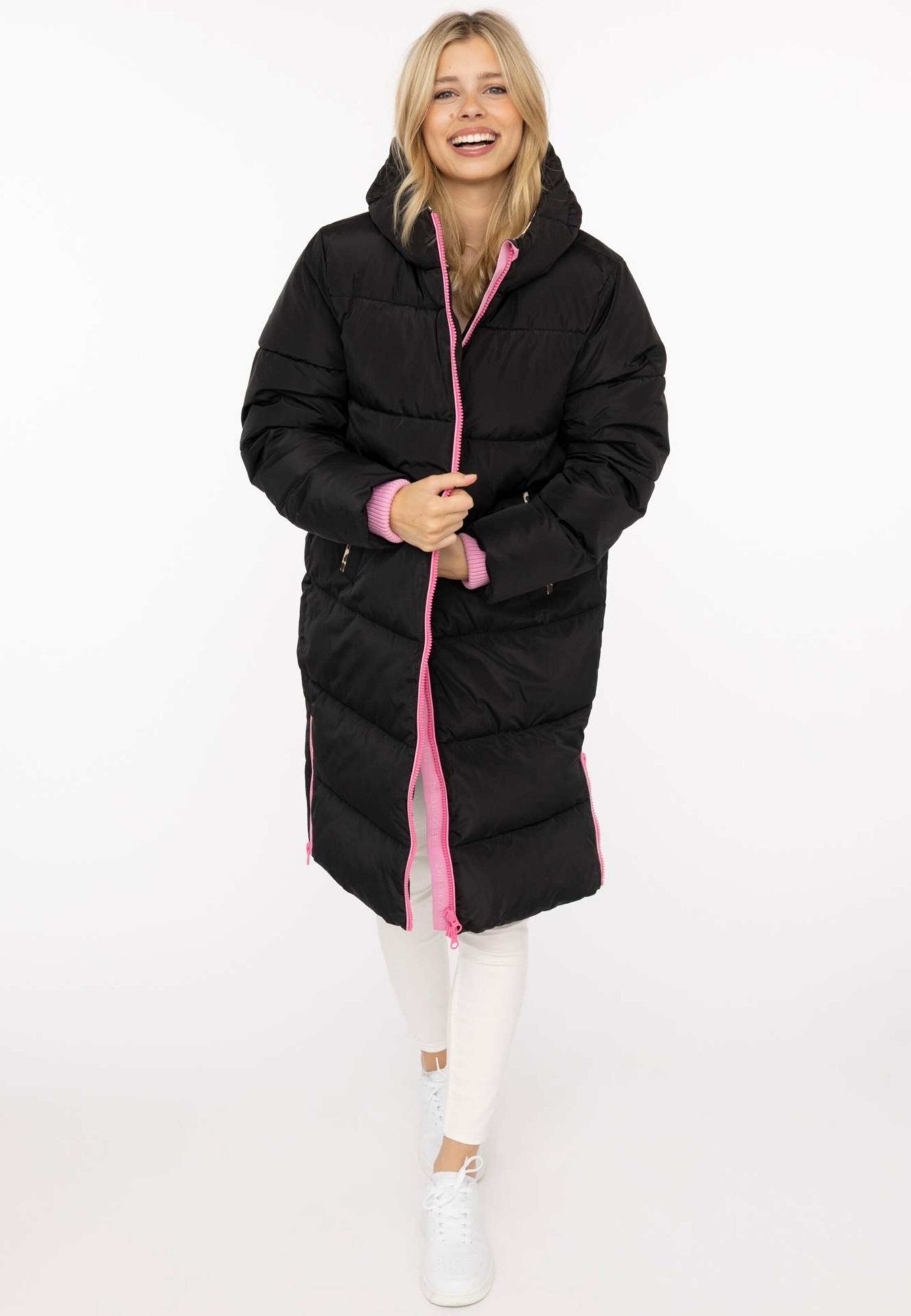 Zwillingsherz Winter coat in Black: front