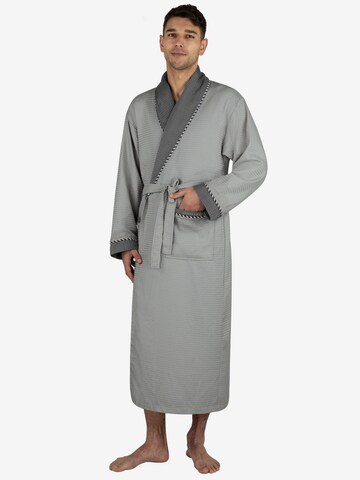 normani Short Bathrobe in Grey: front