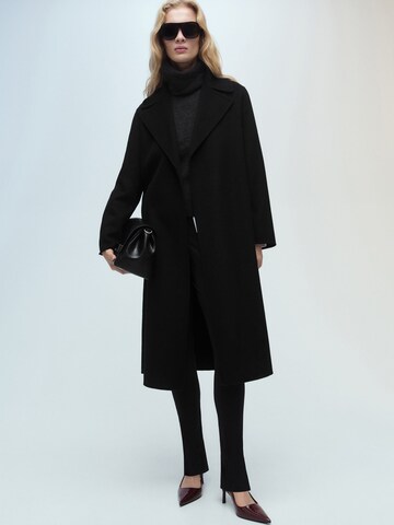 MANGO Between-seasons coat 'Batin' in Black: front
