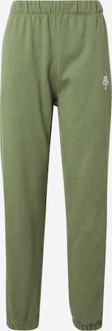 Tapered Pantaloni 'Sandra' de la ABOUT YOU x INNA pe verde: față