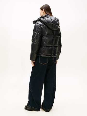 juoda Tommy Jeans Žieminė striukė 'ALASKA'