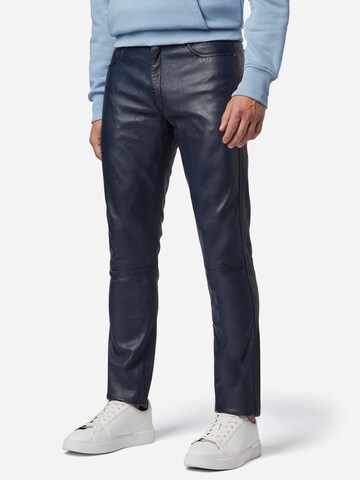 Coupe slim Pantalon RICANO en bleu : devant