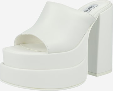 STEVE MADDEN - Zapatos abiertos 'CAGEY' en blanco: frente