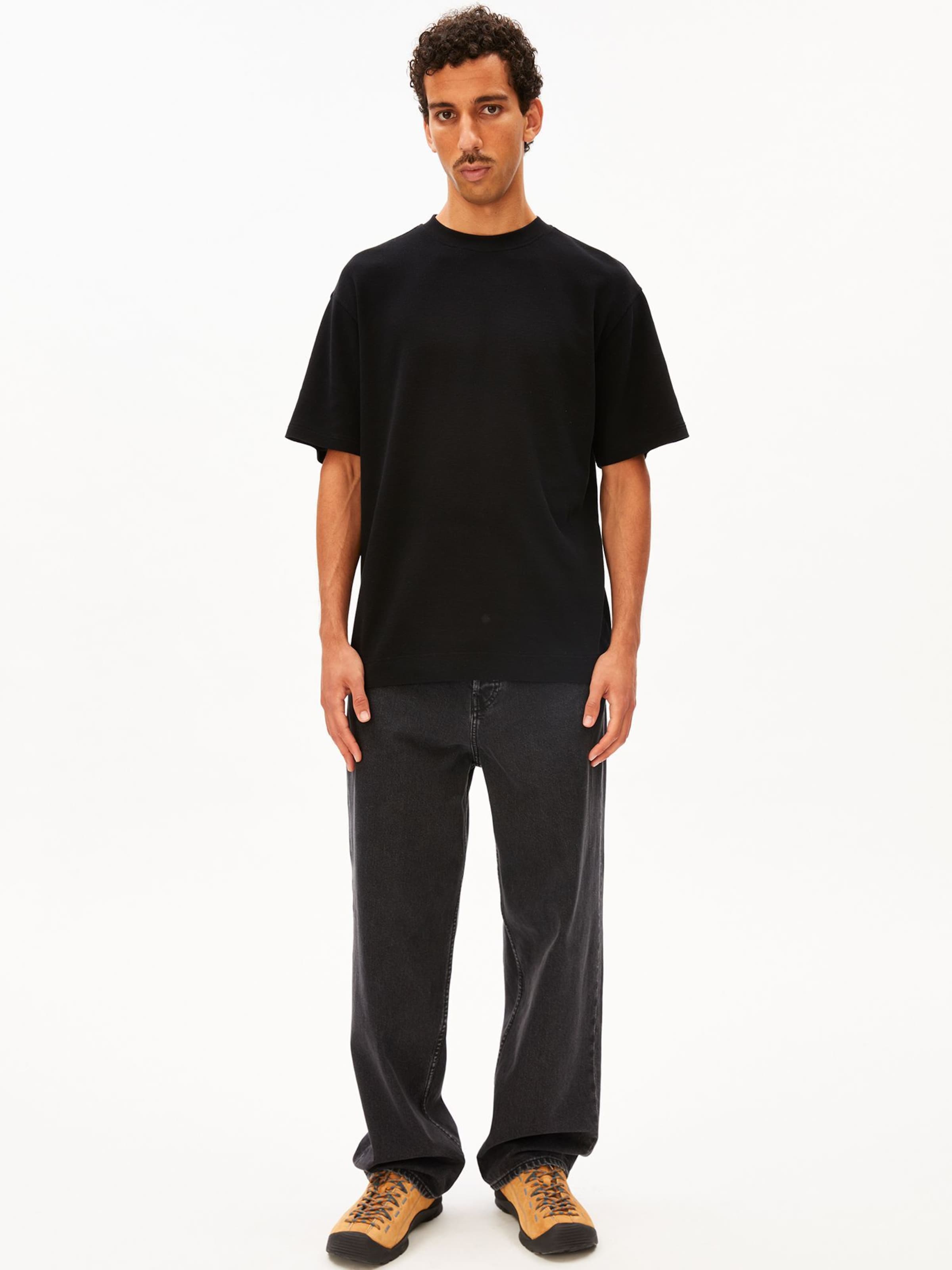 T-Shirt ARMEDANGELS en noir : devant