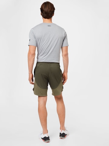 Regular Pantaloni sport de la UNDER ARMOUR pe verde