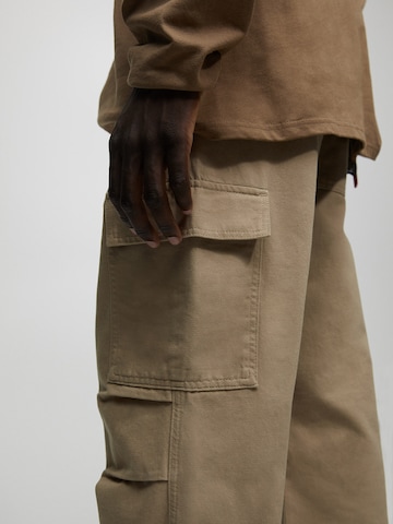 Pull&Bear Tapered Cargo nadrágok - bézs