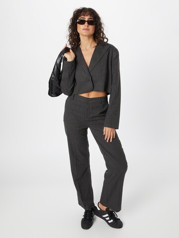 Gina Tricot - Blazer 'Annelie' em cinzento