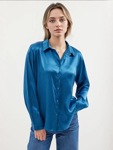 Bigdart - Blusa em azul: frente