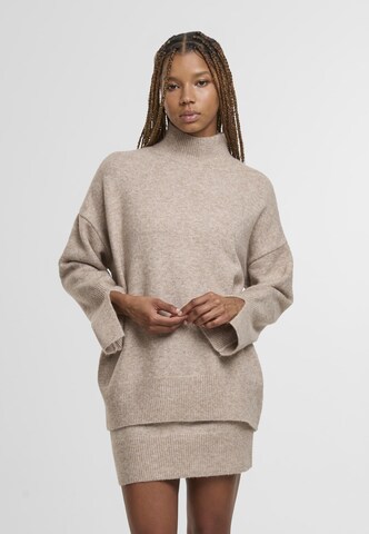 Urban Classics Trui in Bruin: voorkant