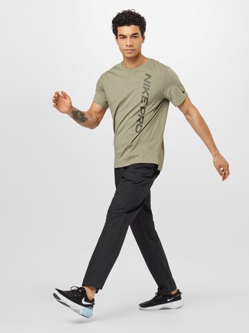 juoda Nike Sportswear Siaurėjantis Kelnės 'Essentials'