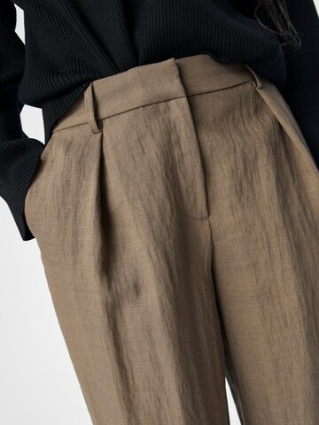 Wide leg Pantaloni con pieghe 'OBJEver' di OBJECT in marrone