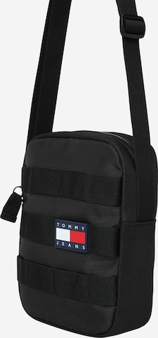 Tommy Jeans Crossbody Bag in Black: front