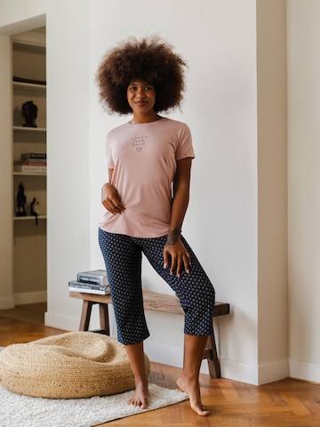 By Louise Pajama 'Essential Capri' in Pink: front
