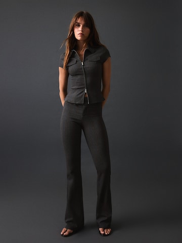 Bershka Pants in Grey: front
