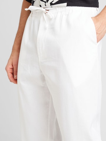 anerkjendt Normalny krój Spodnie 'JAN' w kolorze biały