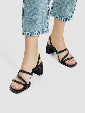 Pull&Bear Sandalen met riem in Zwart