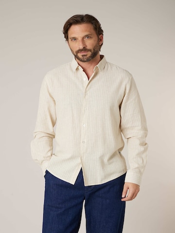 Fit confort Chemise 'MYERS' Deeluxe en beige : devant