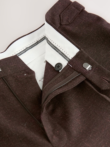 Next Slimfit Bandplooibroek in Bruin