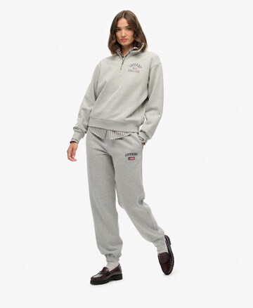 Effilé Pantalon 'Athletic Essential' Superdry en gris