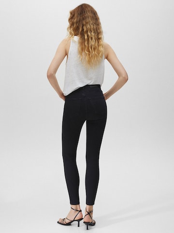 Pull&Bear Skinny Jeans in Schwarz