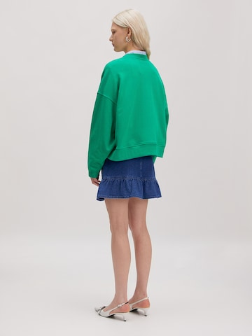 EDITED Sweatshirt 'Emielia' in Groen