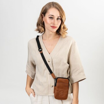 Farmhood Smartphone Case in Brown: front