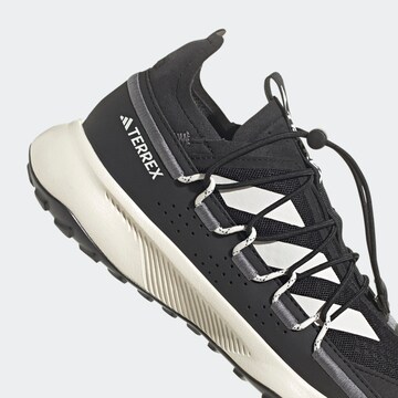 ADIDAS TERREX Ниски обувки 'Voyager 21' в черно