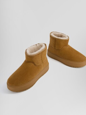 Bershka Boots in Beige