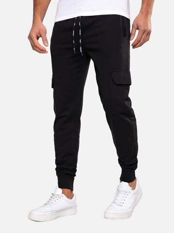 Effilé Pantalon cargo 'Stefan' Threadbare en noir : devant