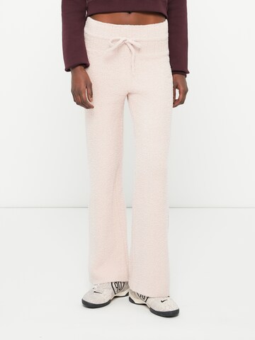 Nike Sportswear Szabványos Nadrág 'Phoenix' - rózsaszín: elől