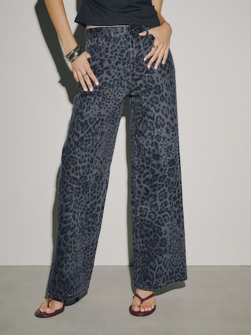 Wide leg Jeans di Next in grigio: frontale