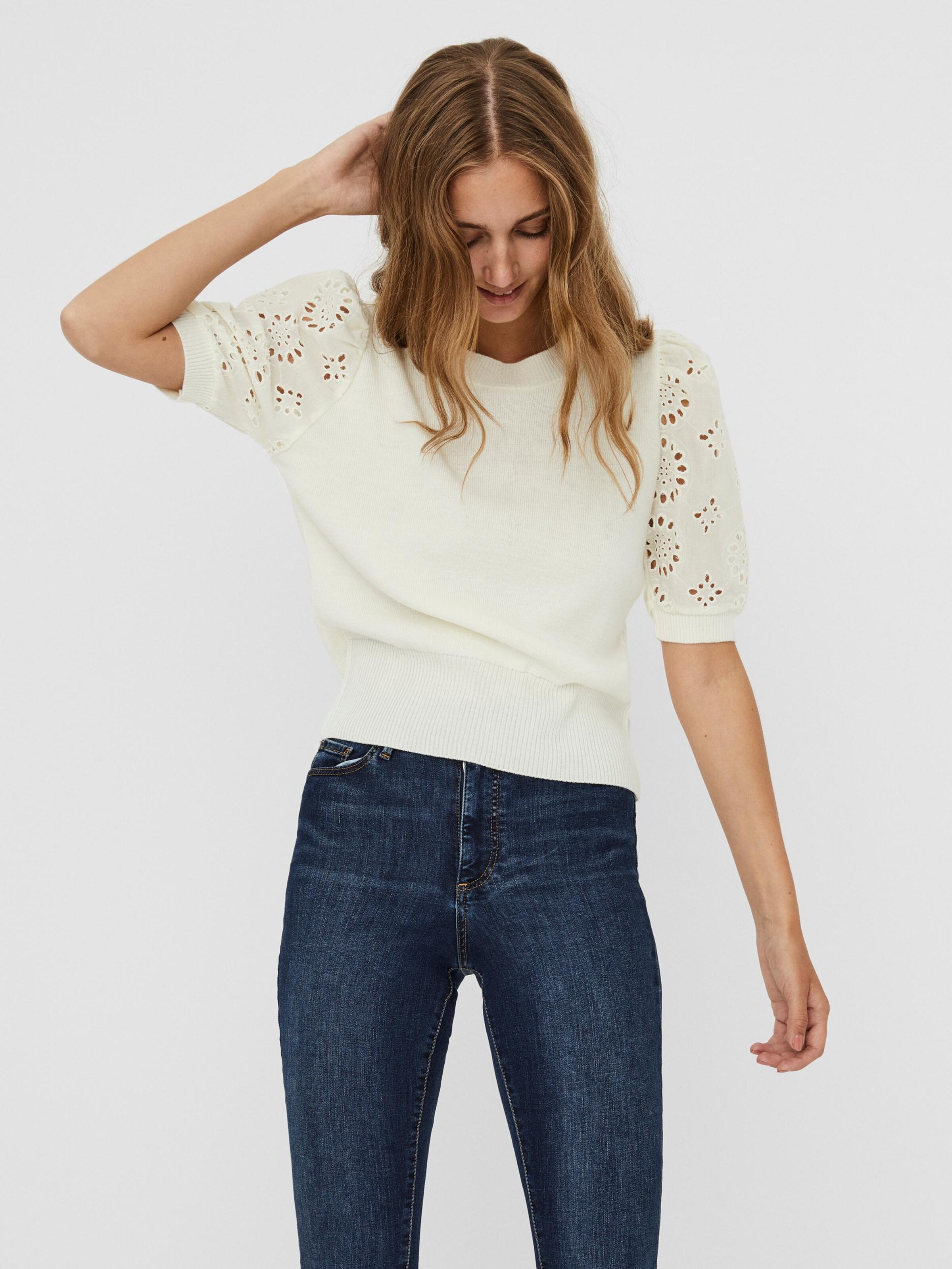 Vero Moda Pullover New Flowers In Weiss About You