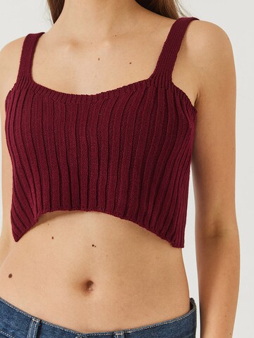 Bianco Lucci Neuletakki värissä punainen