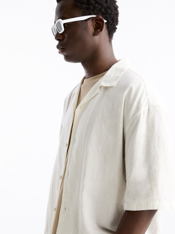 Pull&Bear Comfort Fit Skjorte i hvid