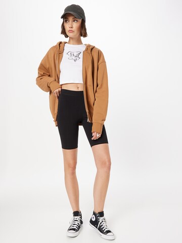 WEEKDAY Skinny Shorts in Schwarz