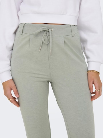 Coupe slim Pantalon à pince 'Poptrash' ONLY en vert