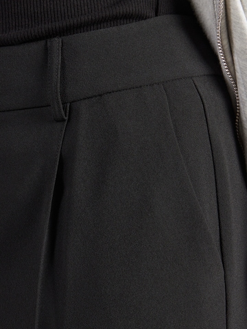 Tapered Pantaloni con piega frontale 'Elsa' di ABOUT YOU in nero