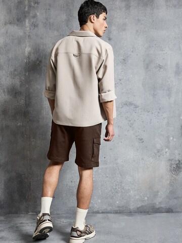 Bershka Regular Shorts in Braun