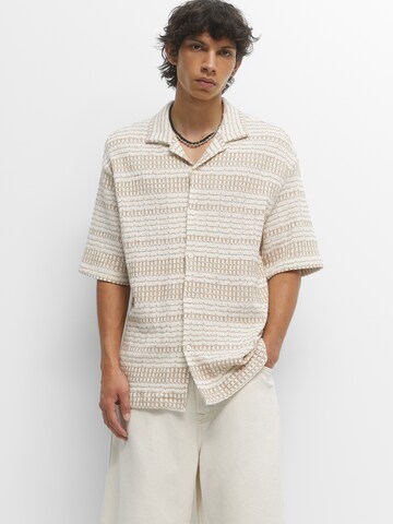 Pull&Bear Comfort Fit Hemd in Beige: Vorderseite