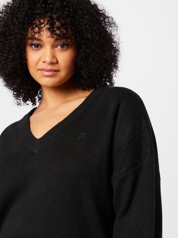 Tommy Hilfiger Curve Pullover in Schwarz
