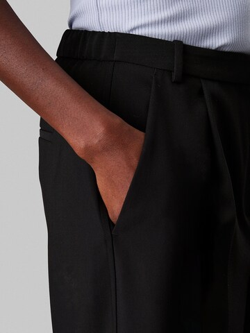 Wide Leg Pantalon à pince Calvin Klein en noir