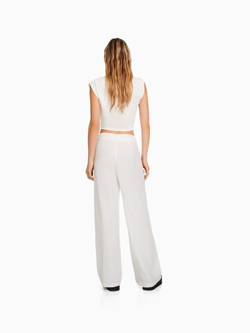 Bershka Wide Leg Hose in Weiß