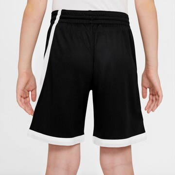 NIKE Loosefit Sportshorts in Schwarz